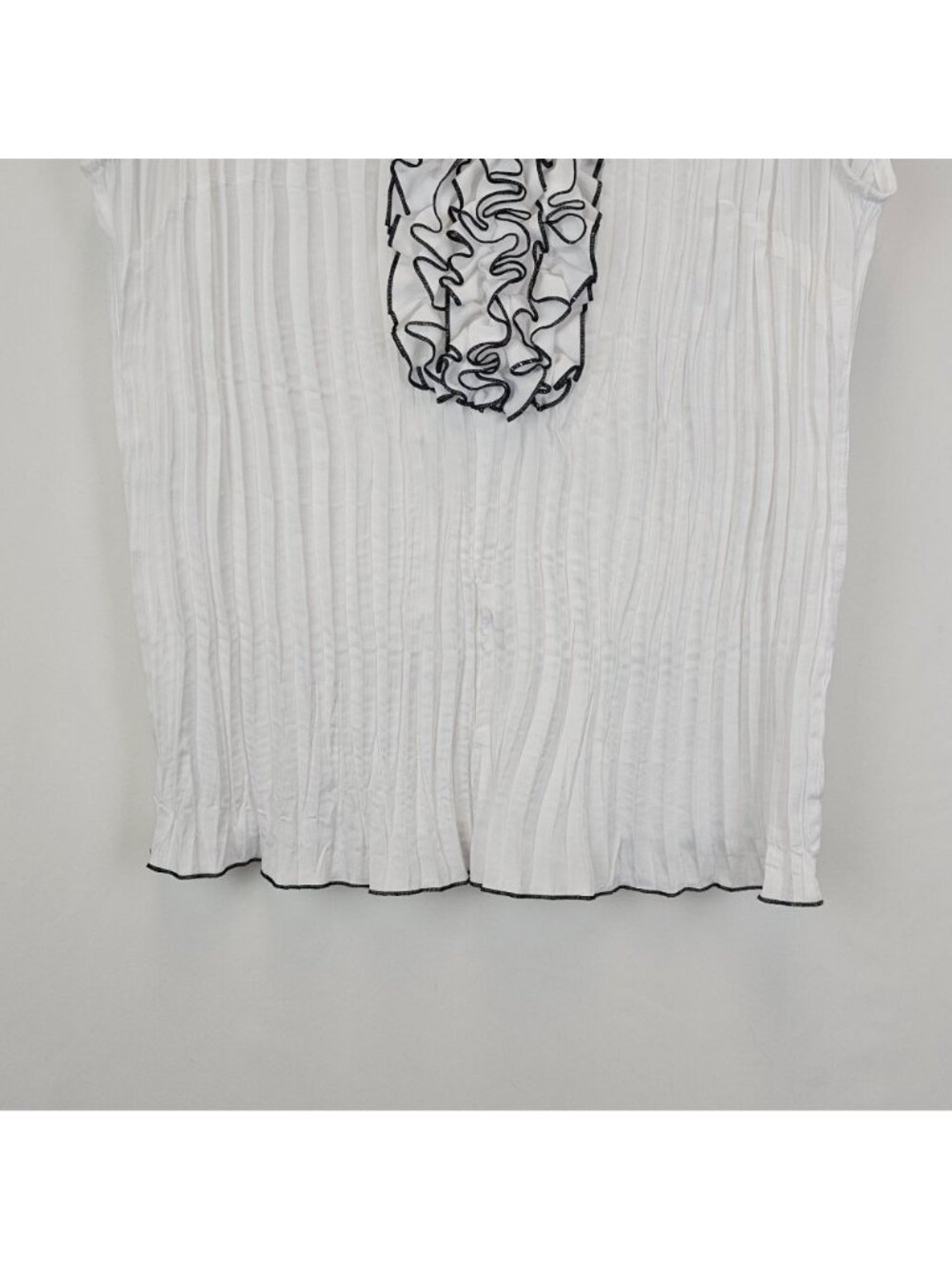 Cato Woman Ruffle Blouse 18/20W B&W Pleated Flutter Coquette Ethereal Top - Picture 9 of 10